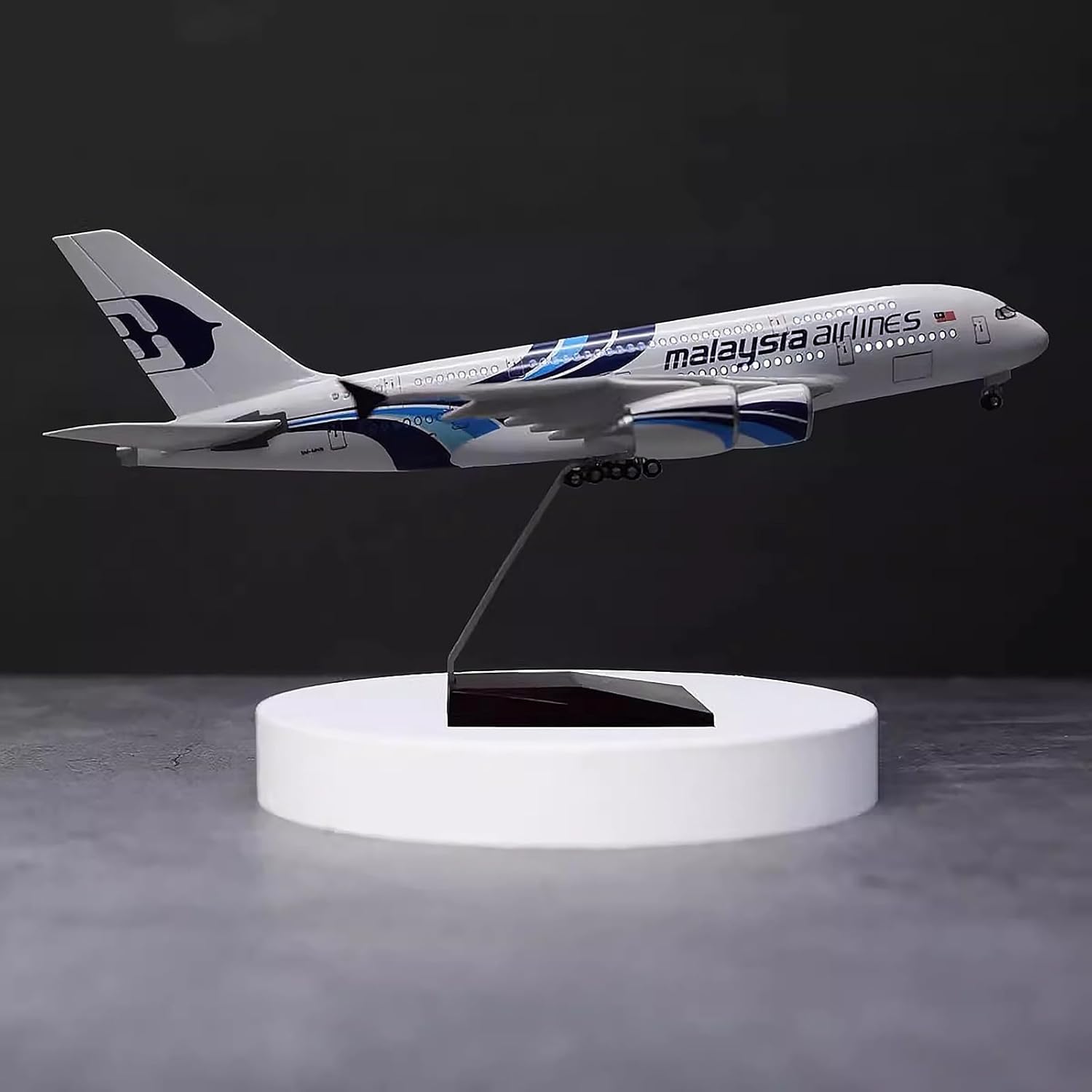 1:160 Scale Malaysia Airlines  - Model Kit Simulator 评论和价格